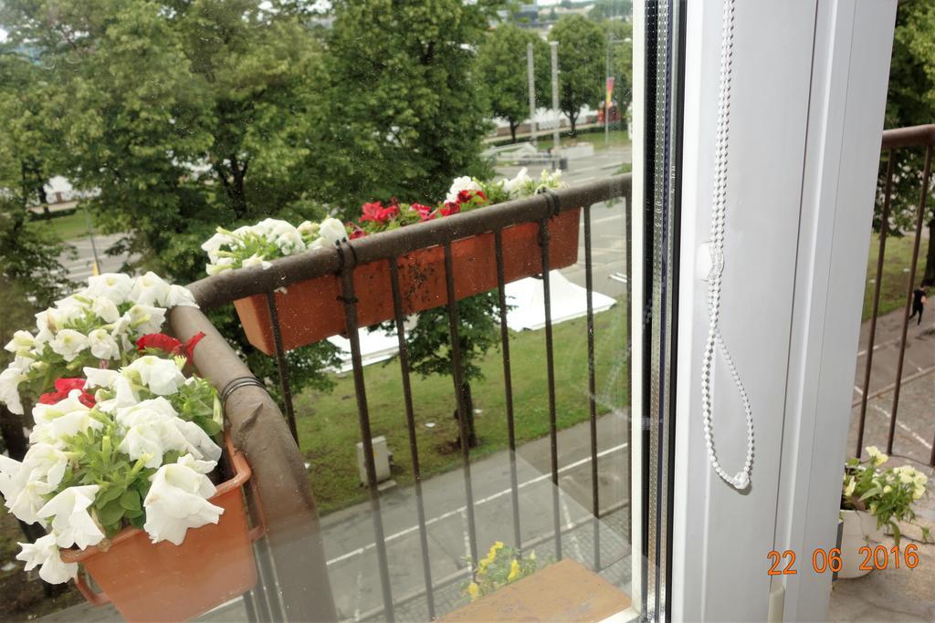 Riga Old Town River View With Balcony Exterior foto